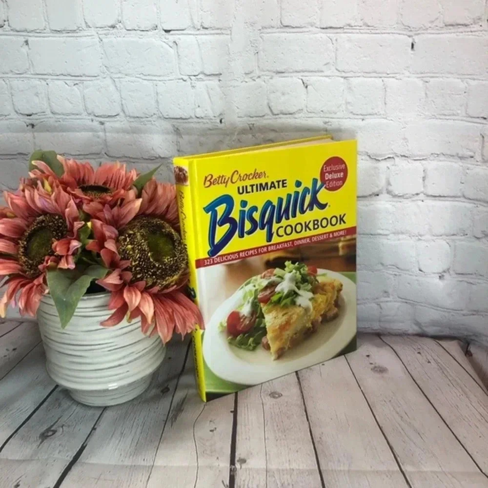 BETTY CROCKERS ULTIMATE BISQUICK cookbook